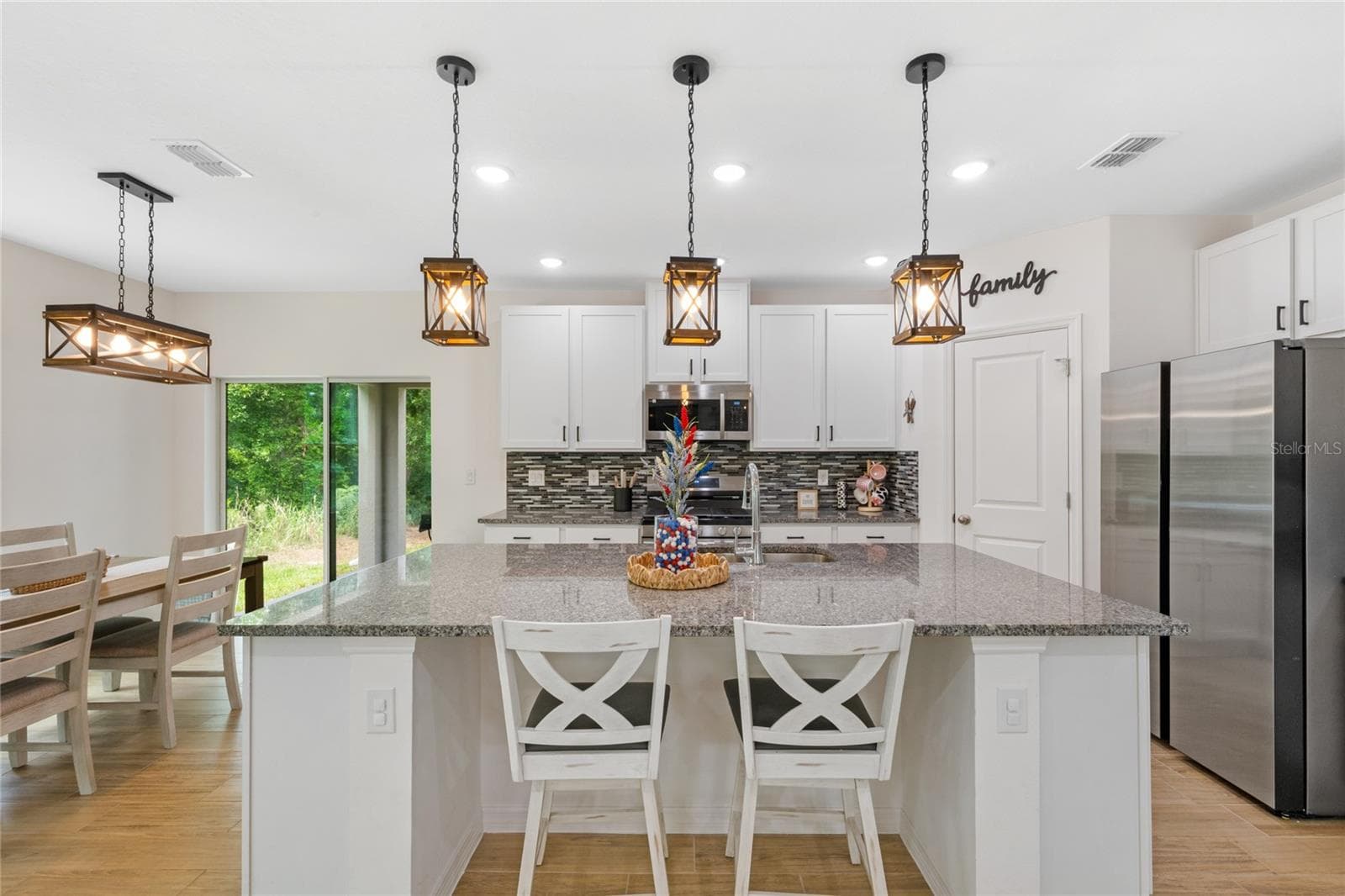 Single Family Residence at 1137 BRADFORD RIDGE DR, LEESBURG, photo 5 of 37