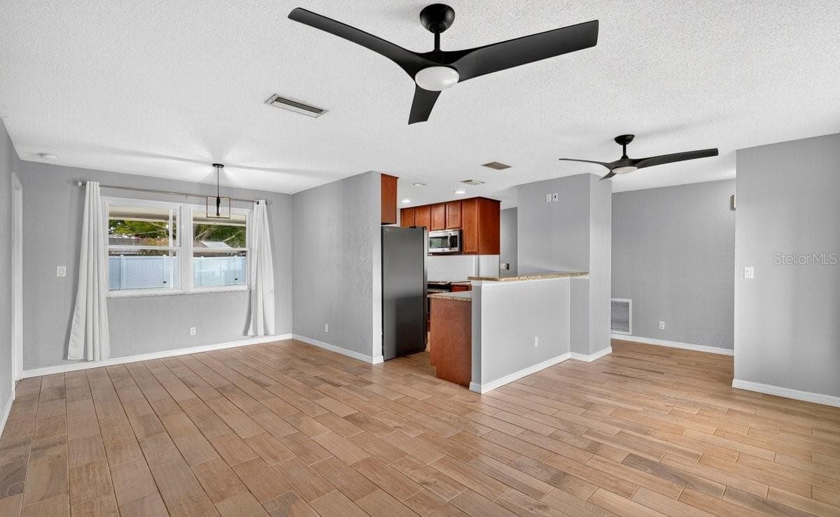 Single Family Residence at 1309 SUWANEE RD, DAYTONA BEACH, photo 7 of 33