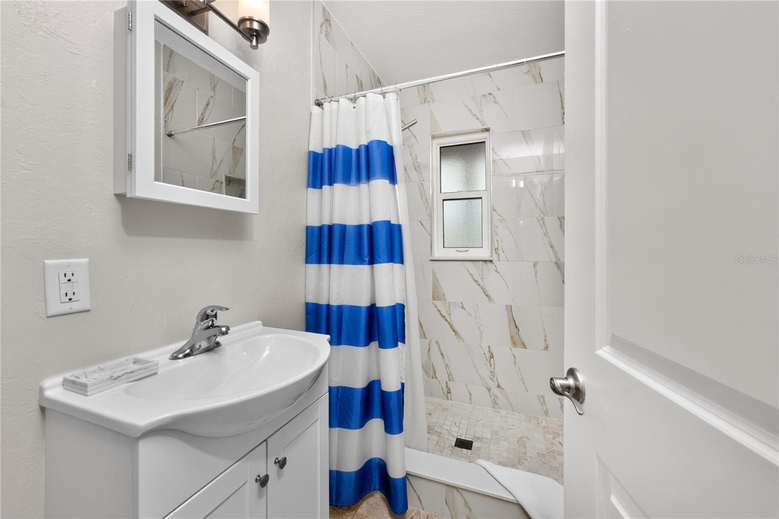 1120 Gulf Blvd - Main House - Suite 4 Bathroom - 1120 GULF BLVD, ENGLEWOOD