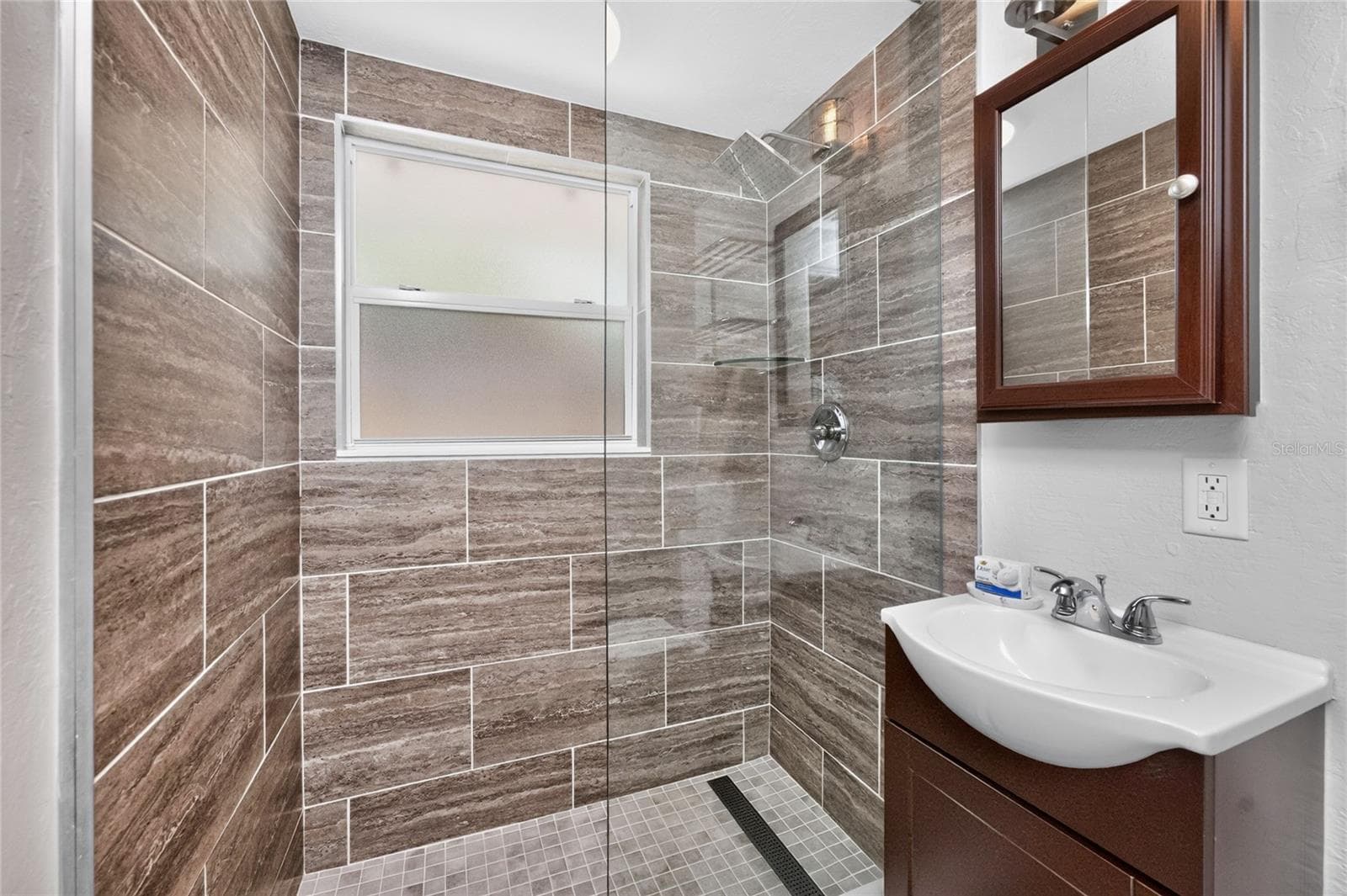 1130 Gulf Blvd - Pool House - Apt B / Suite 9 - Bathroom - 1120 GULF BLVD, ENGLEWOOD