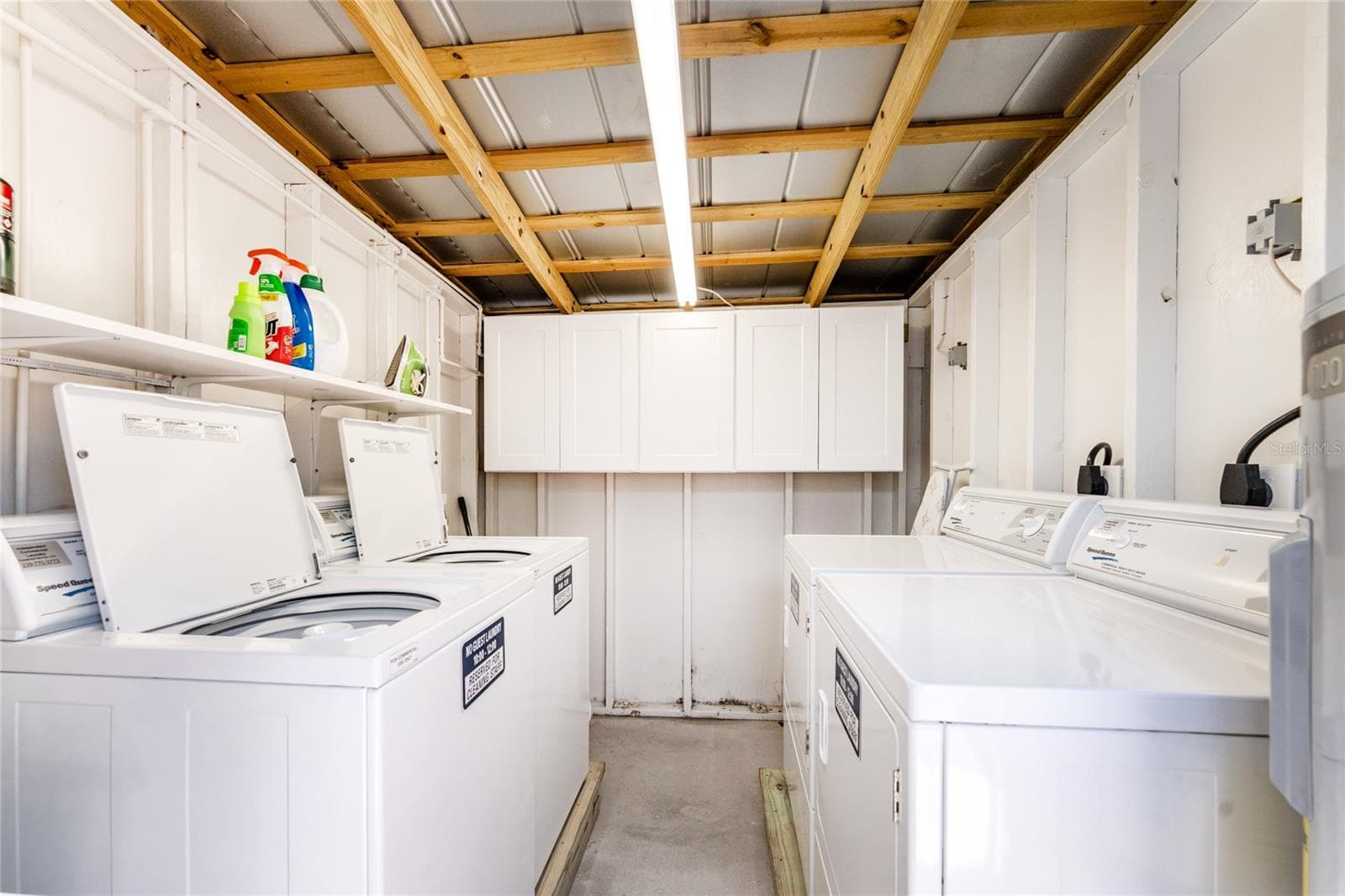 1130 Gulf Blvd - Pool House - Laundry Facilities - 1120 GULF BLVD, ENGLEWOOD