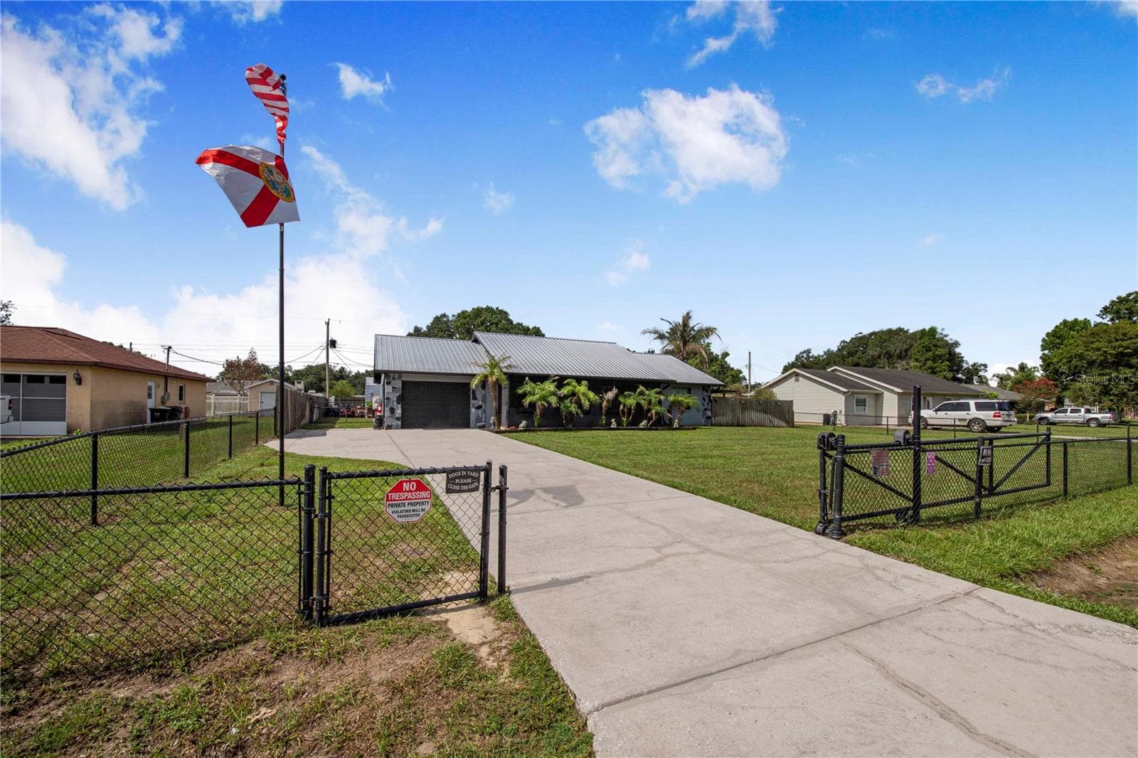 Front Gate/Driveway - 2426 VIEW WAY, LAKELAND