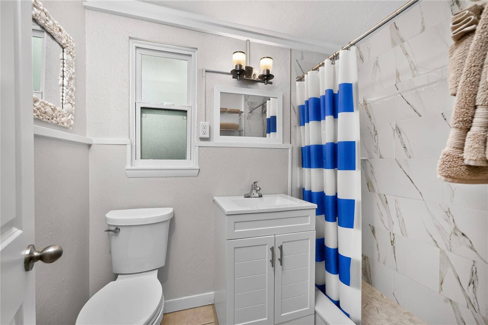 1120 Gulf Blvd - Main House - Suite 1 Bathroom - 1120 GULF BLVD, ENGLEWOOD