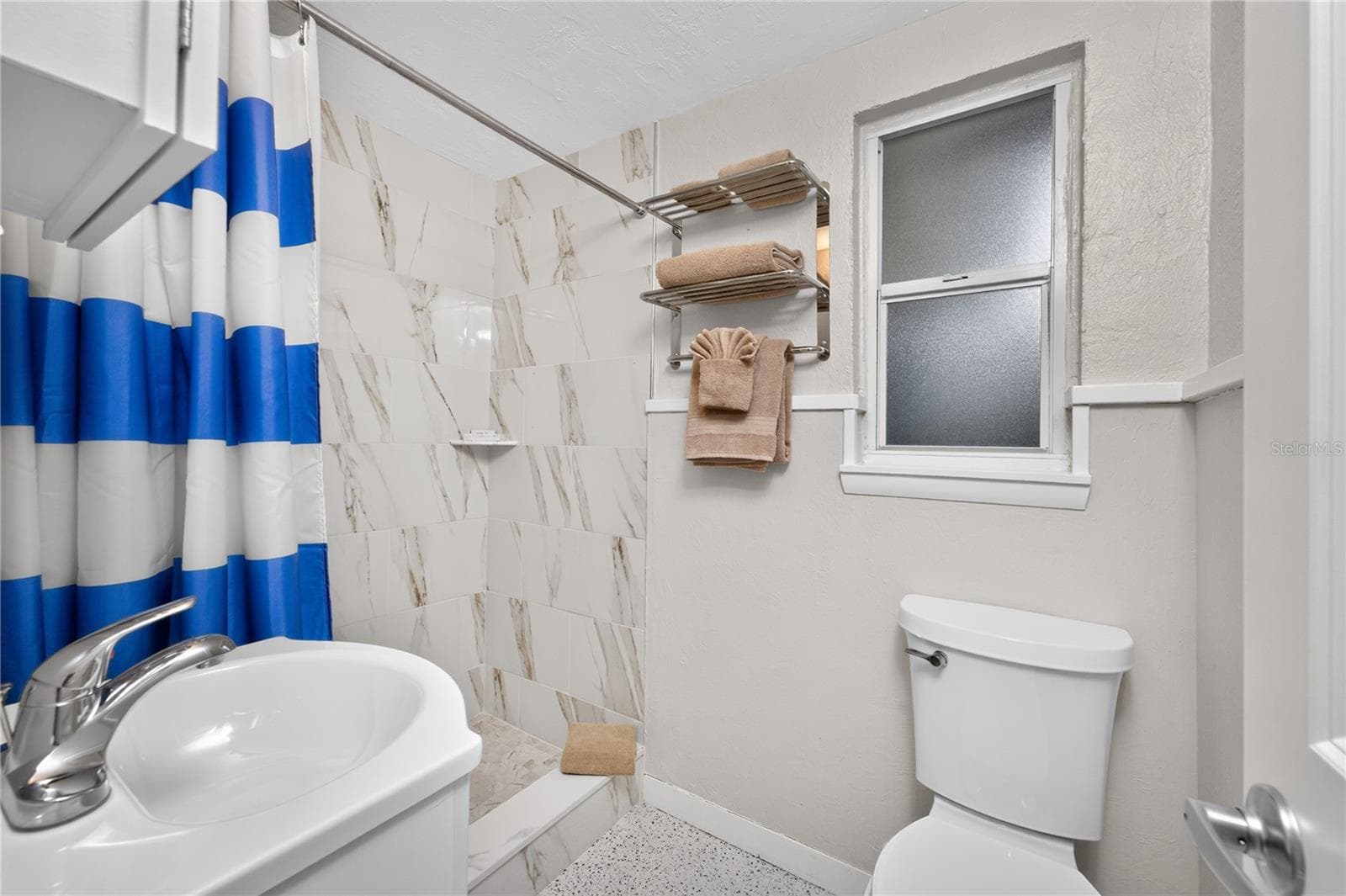 1120 Gulf Blvd - Main House - Suite 2 Bathroom - 1120 GULF BLVD, ENGLEWOOD