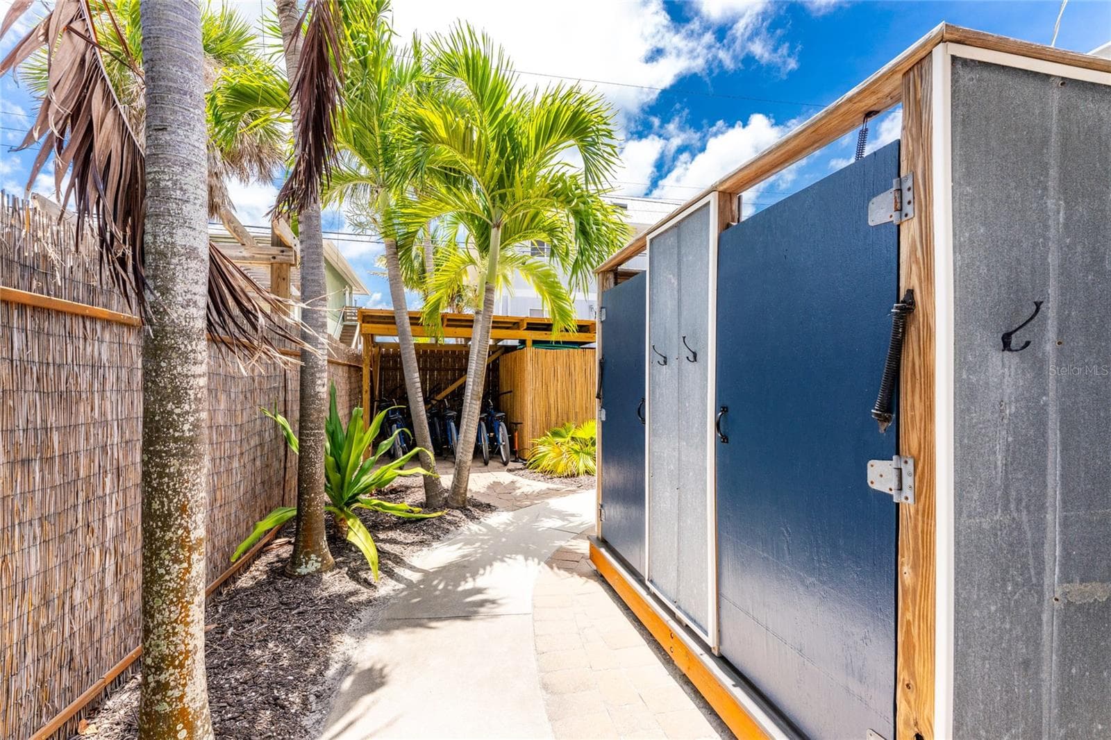 1120 Gulf Blvd - Main House - Outdoor Showers - 1120 GULF BLVD, ENGLEWOOD