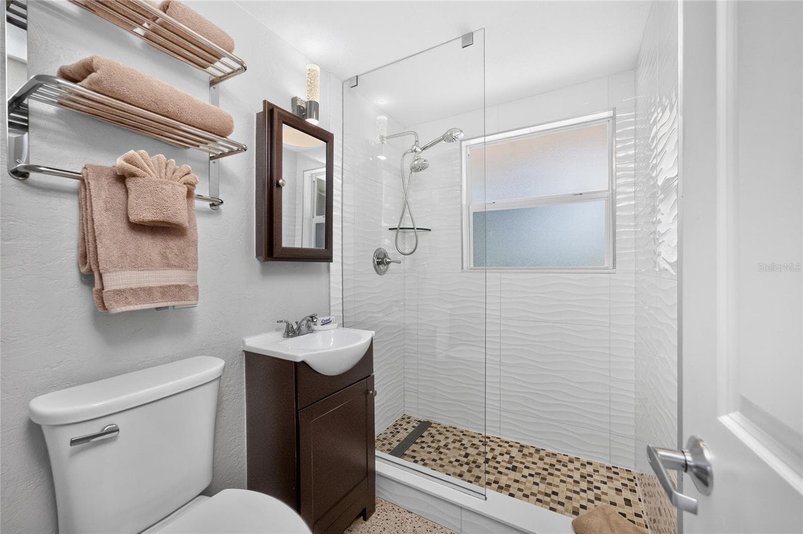1130 Gulf Blvd - Pool House - Apt A / Suite 8 -Bathroom - 1120 GULF BLVD, ENGLEWOOD