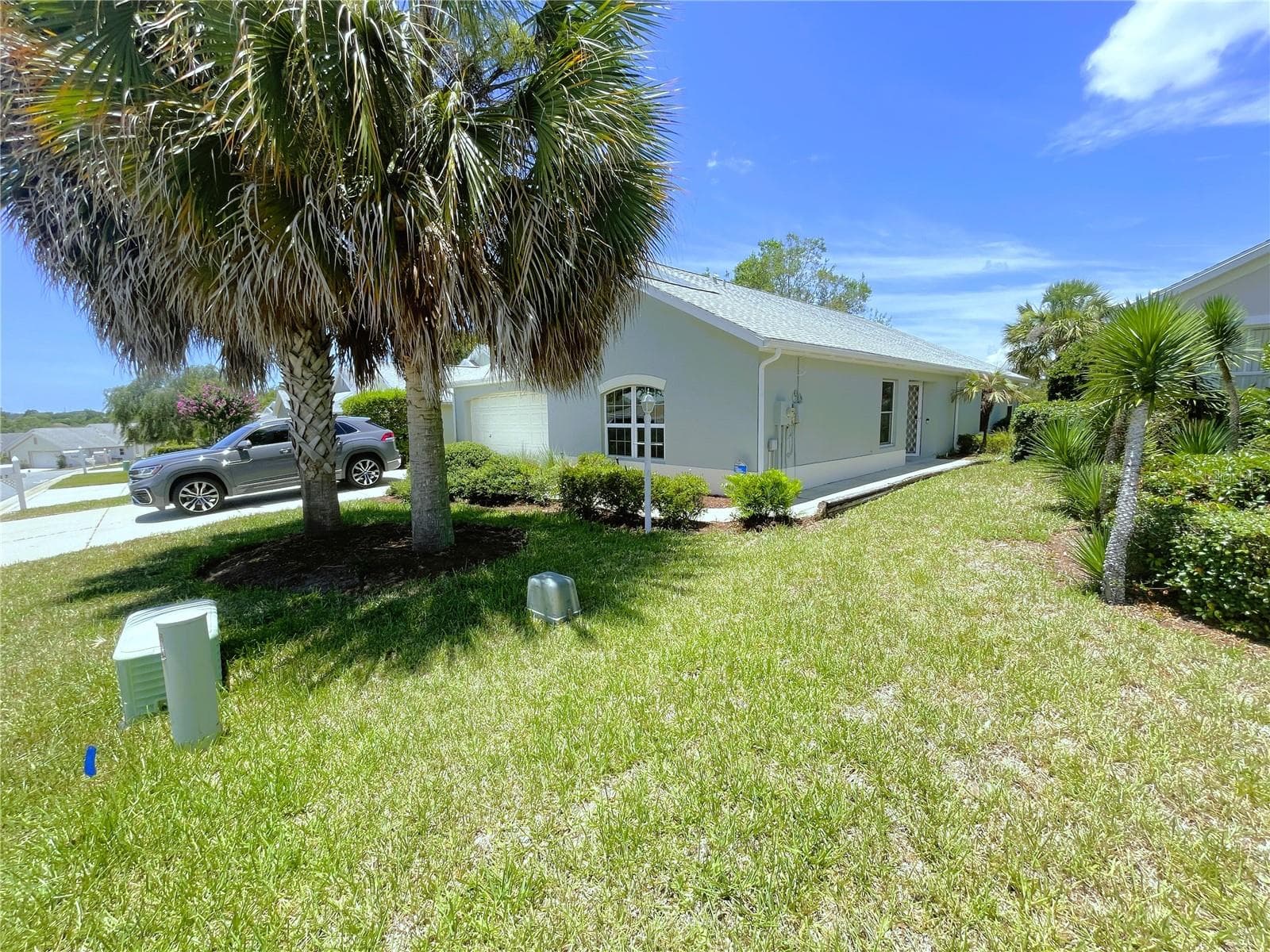 521 W HILLWOOD PATH