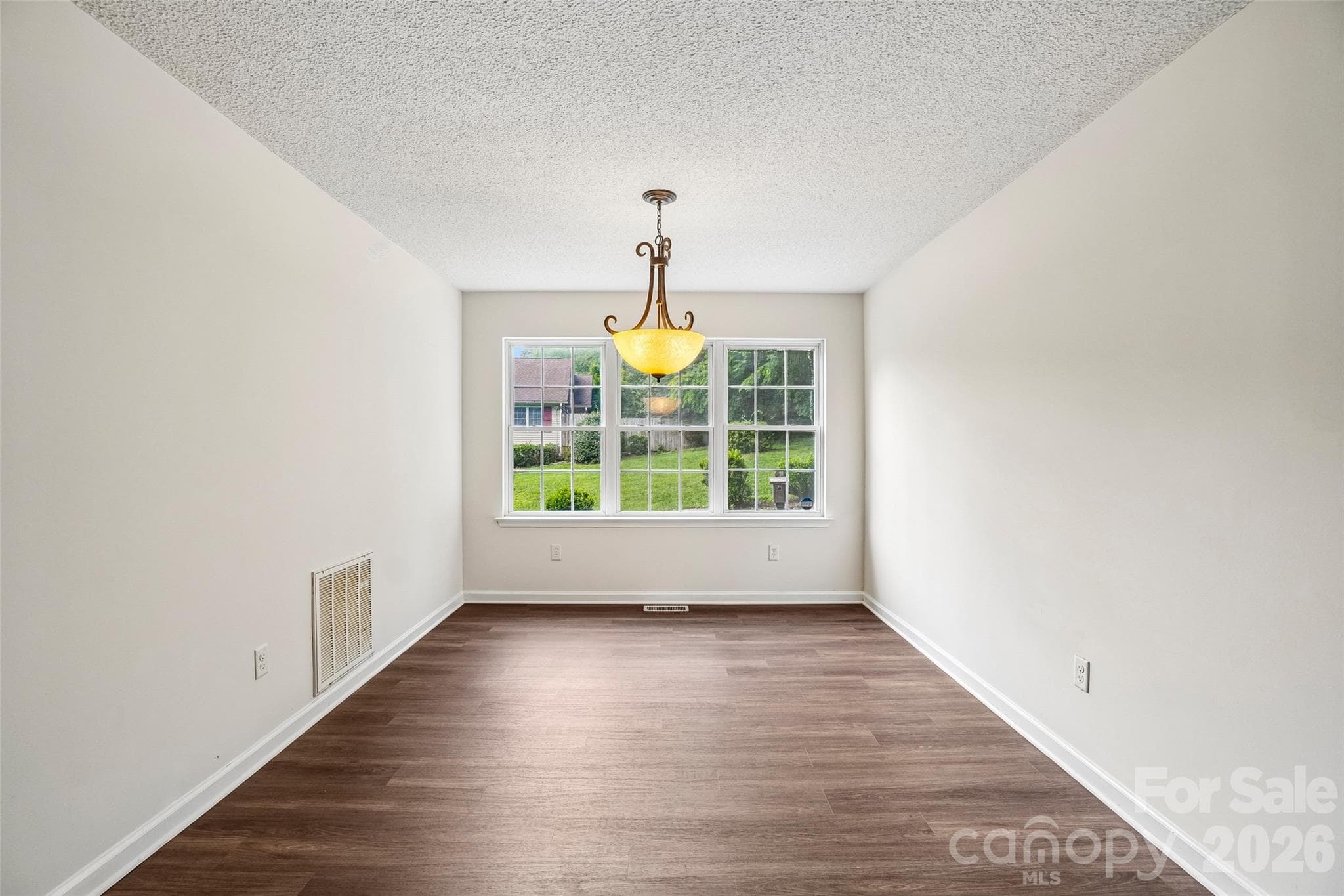 Single Family Residence at 124 Karla Circle, Hendersonville, photo 13 of 36