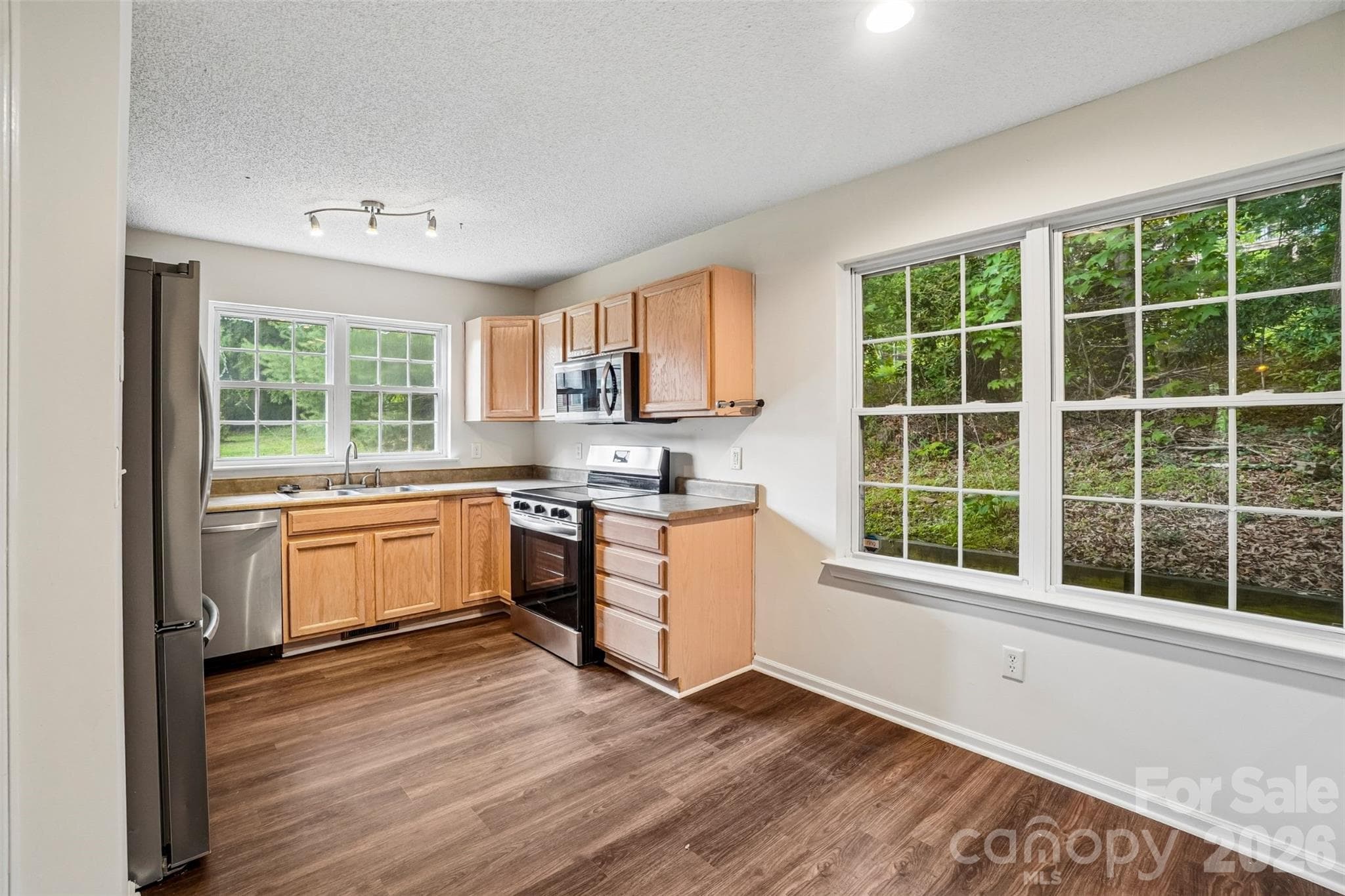 Single Family Residence at 124 Karla Circle, Hendersonville, photo 17 of 36