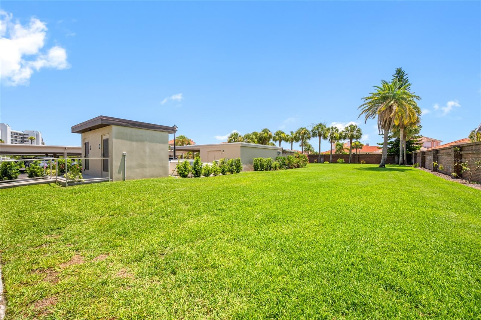 Pool bathrooms/Private lawn area - 1621 GULF BLVD #706, CLEARWATER BEACH