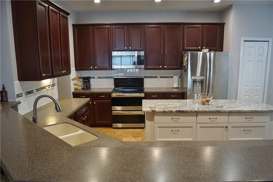 Single Family Residence at 1742 MIRA LAGO CIR, RUSKIN, photo 17 of 38