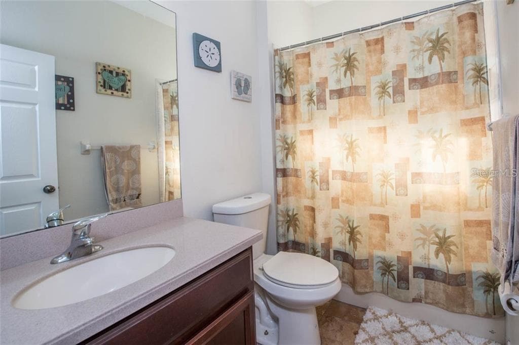 Bathroom for bedrooms 2 & 3 - 1742 MIRA LAGO CIR, RUSKIN