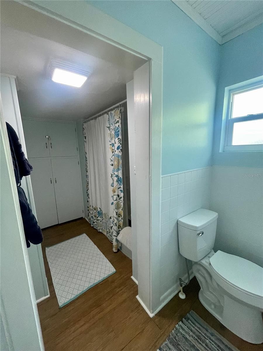 Large Bathroom - 2513 8TH AVE W, BRADENTON