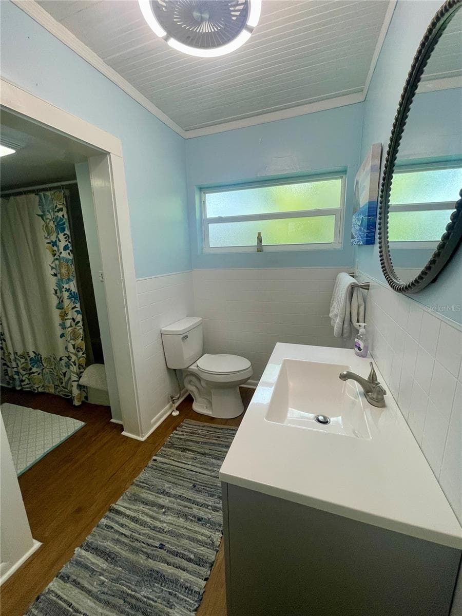 Large Bathroom - 2513 8TH AVE W, BRADENTON