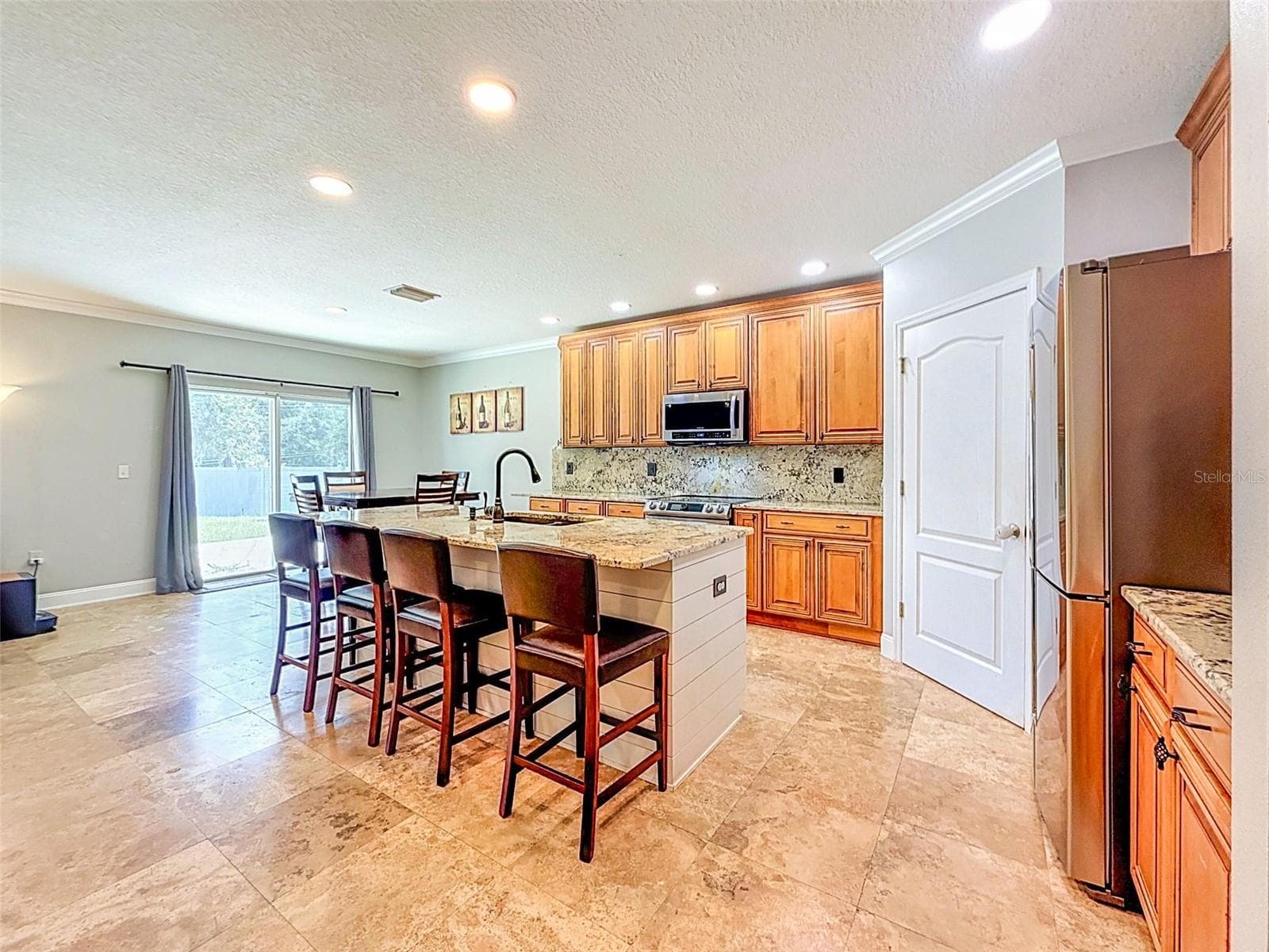 Kitchen with granite and island bar - 420 HARTFORD HEIGHTS ST, SPRING HILL