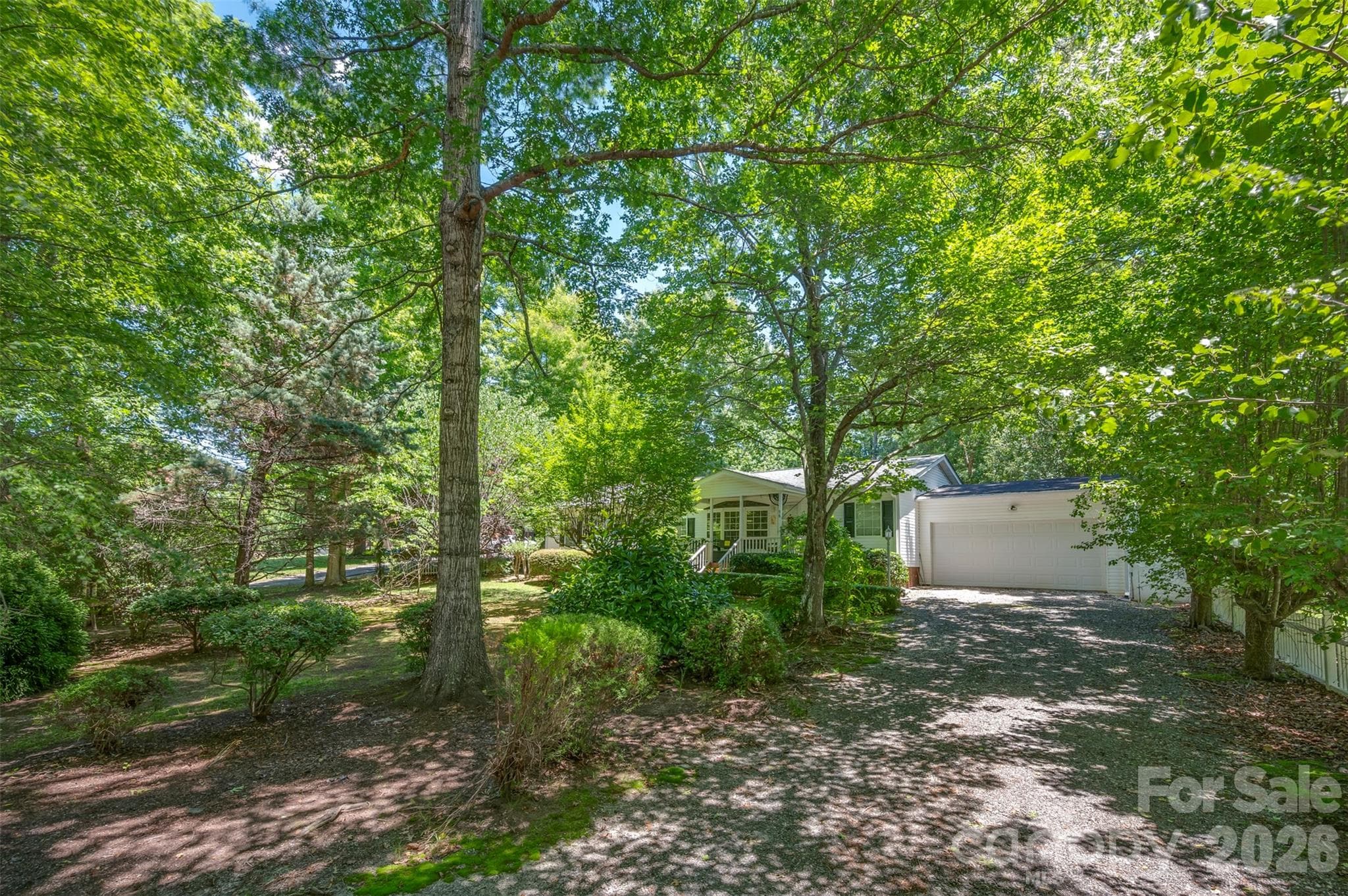 Single Family Residence at 98 Lanning Drive, Columbus, photo 3 of 34