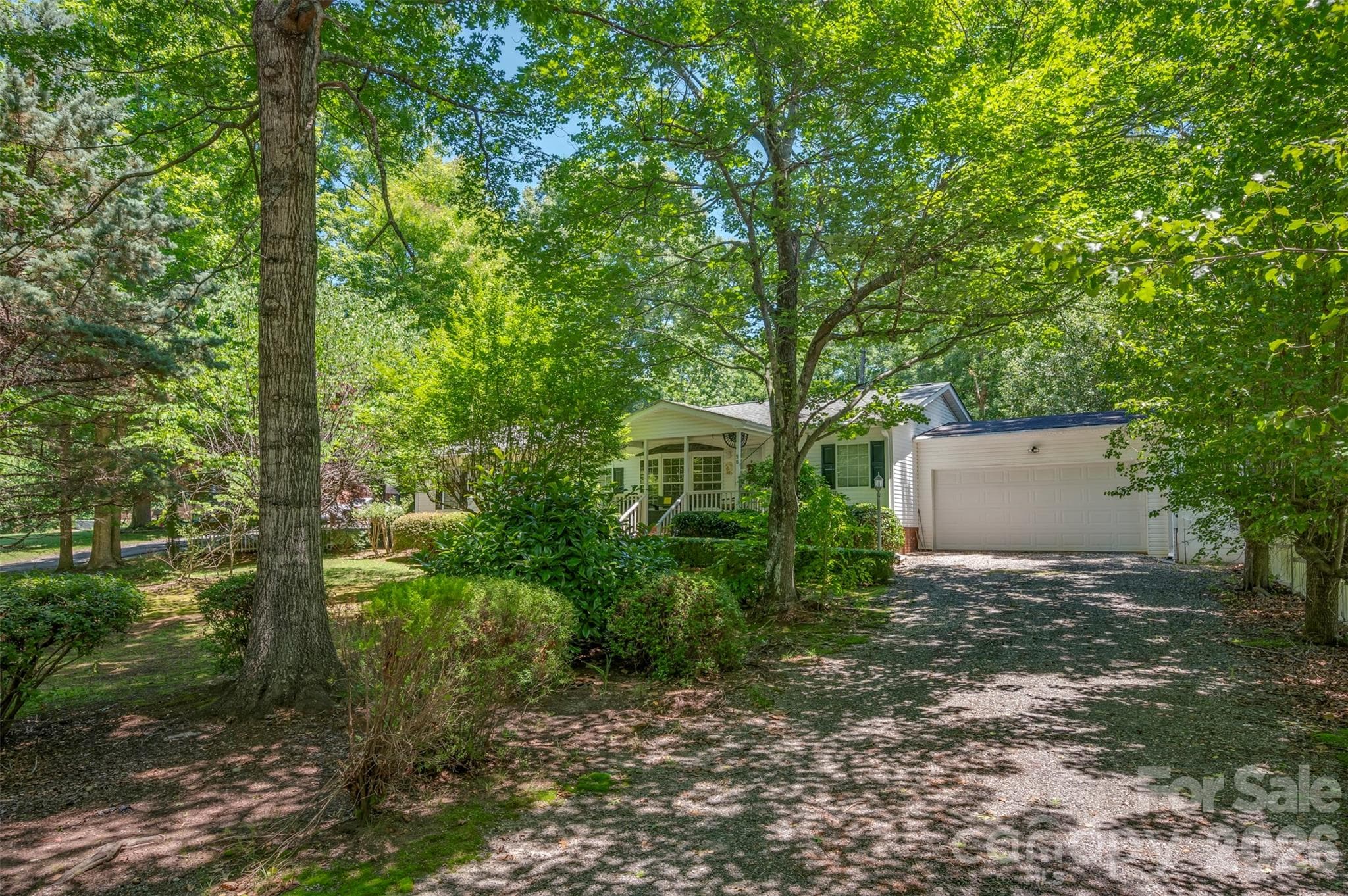 Single Family Residence at 98 Lanning Drive, Columbus, photo 5 of 34
