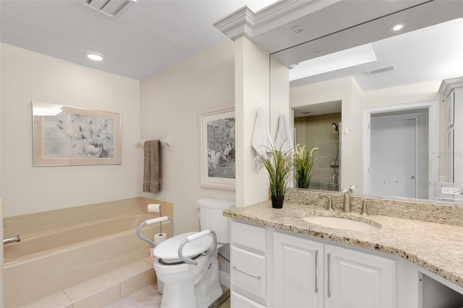 Villa at 3902 WILSHIRE DR #98, SARASOTA, photo 7 of 52