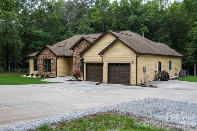 Single Family Residence at 148 Williams Wood Drive, Prosperity, photo 2 of 21