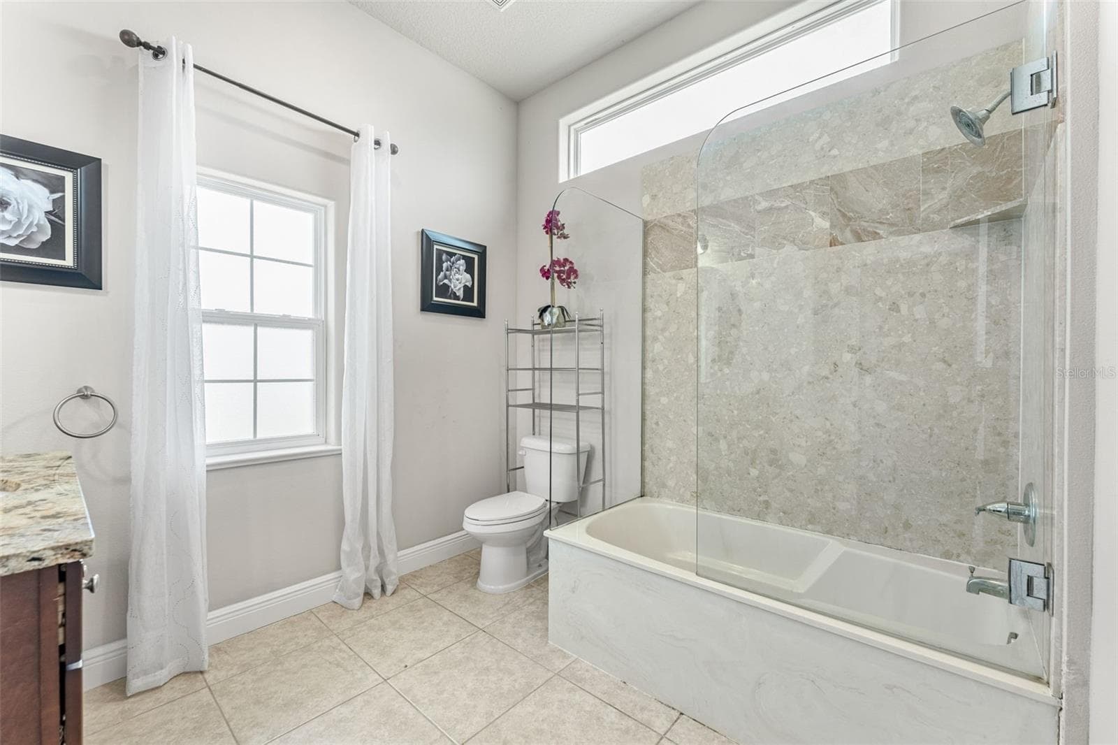 upstairs guest bathroom - 3897 PROVINCE DR, MELBOURNE
