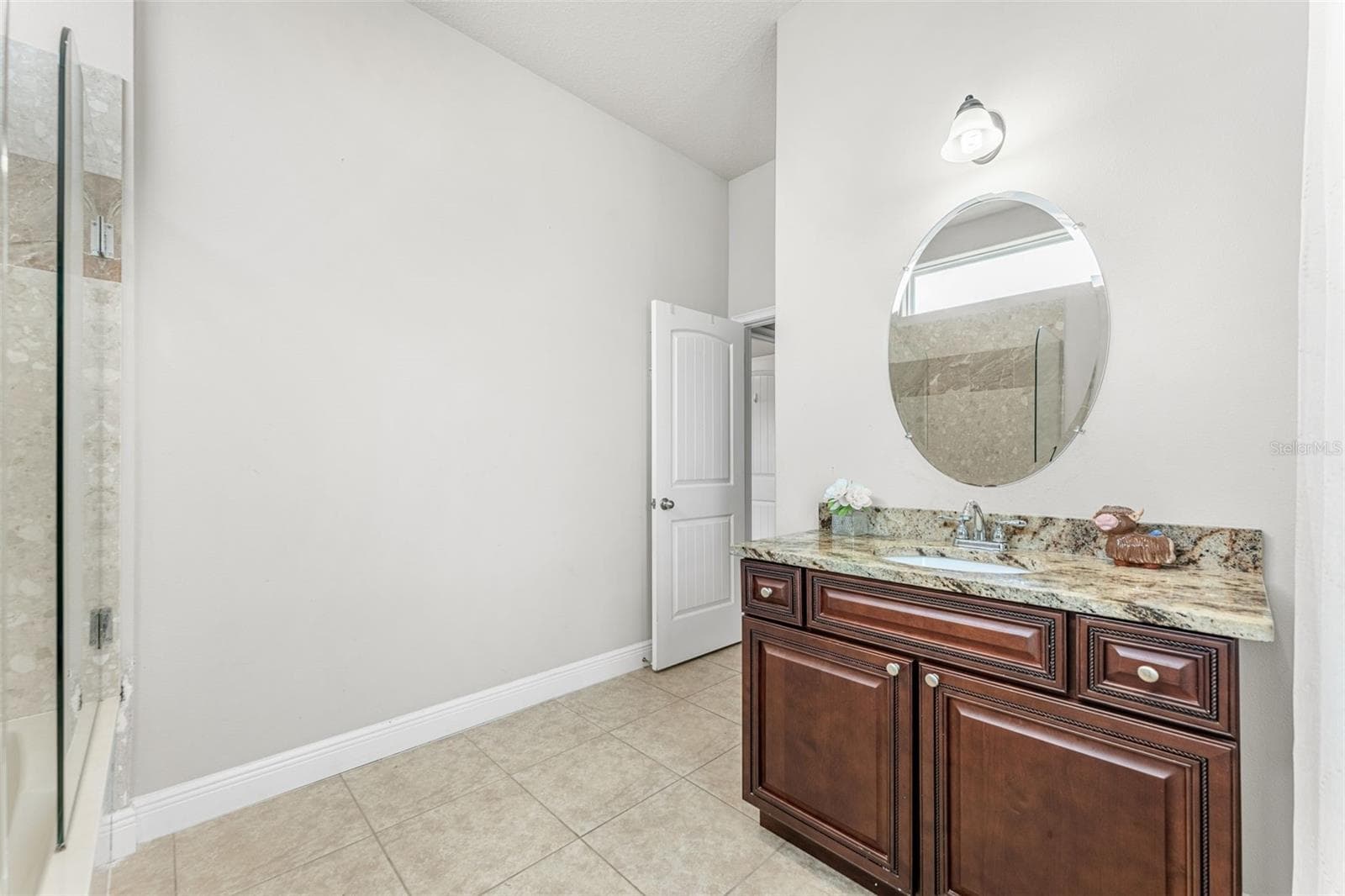 upstairs guest bathroom - 3897 PROVINCE DR, MELBOURNE