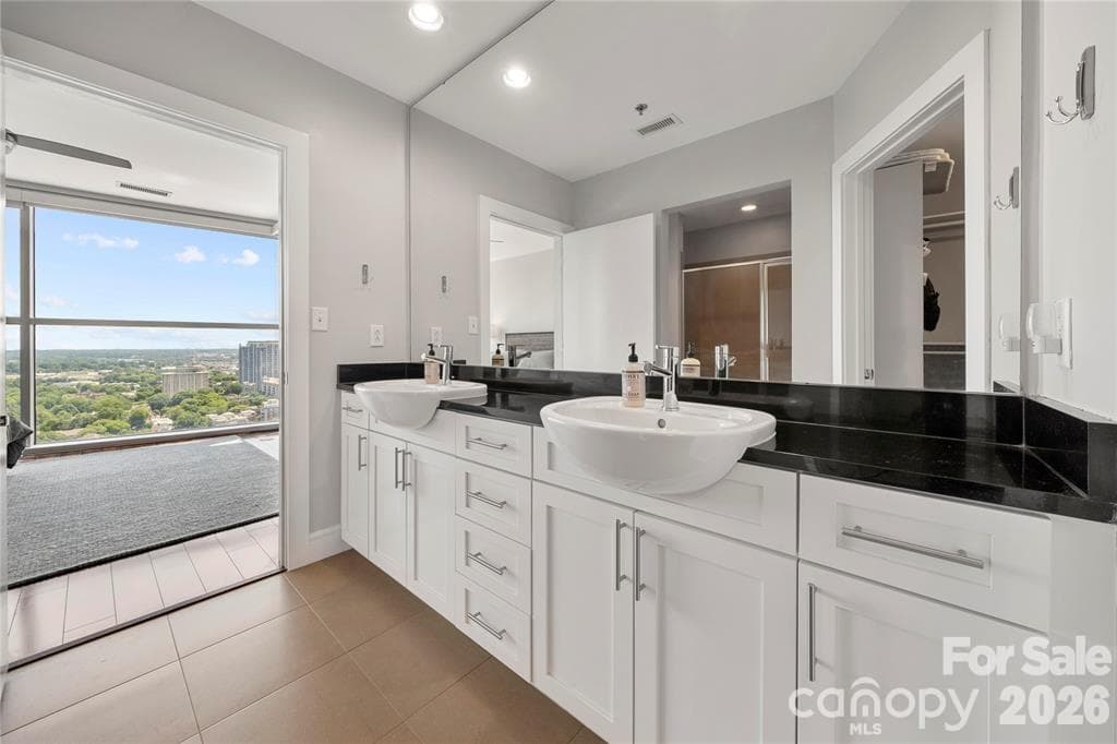 Condominium at 333 W Trade Street, Charlotte, photo 20 of 43