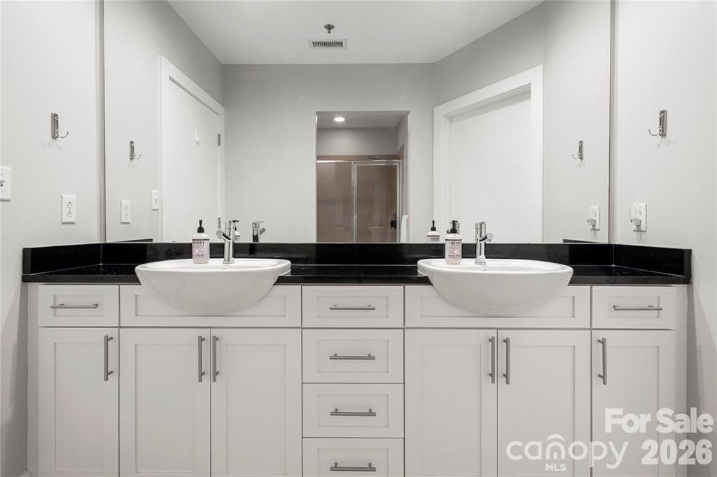 Condominium at 333 W Trade Street, Charlotte, photo 21 of 43