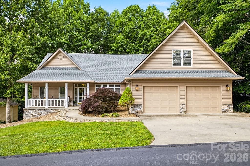 Single Family Residence at 3121 Cove Loop Road, Hendersonville, photo 37 of 48