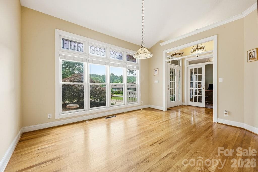 Single Family Residence at 3121 Cove Loop Road, Hendersonville, photo 11 of 48
