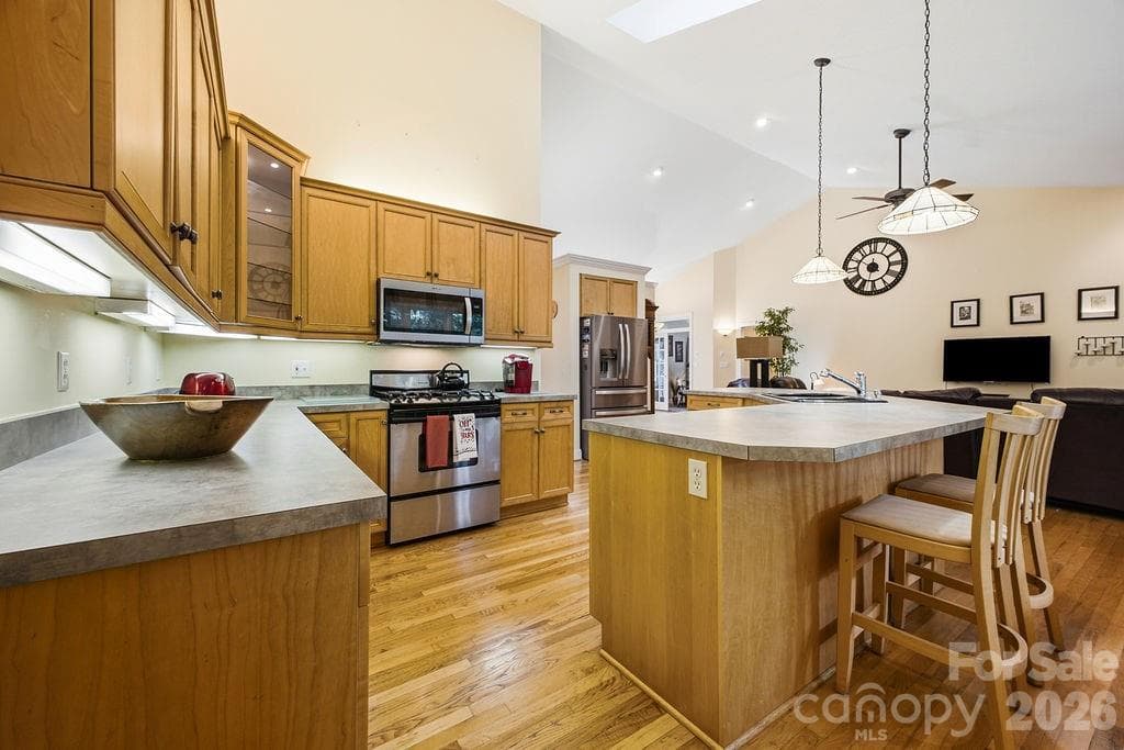 Single Family Residence at 3121 Cove Loop Road, Hendersonville, photo 15 of 48