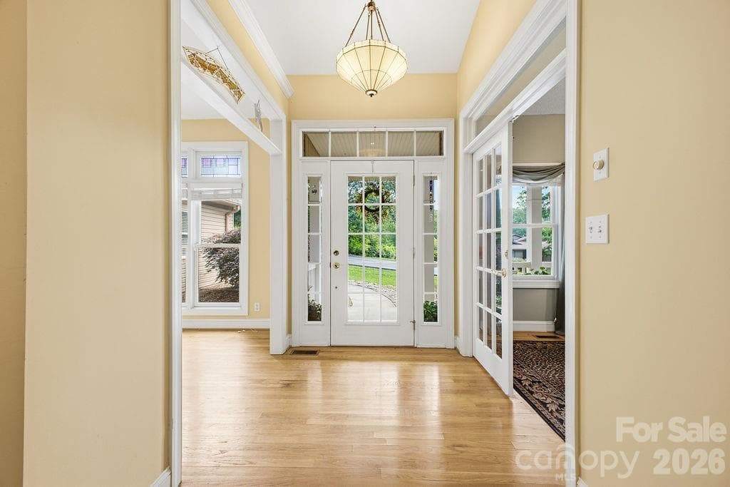 Single Family Residence at 3121 Cove Loop Road, Hendersonville, photo 19 of 48
