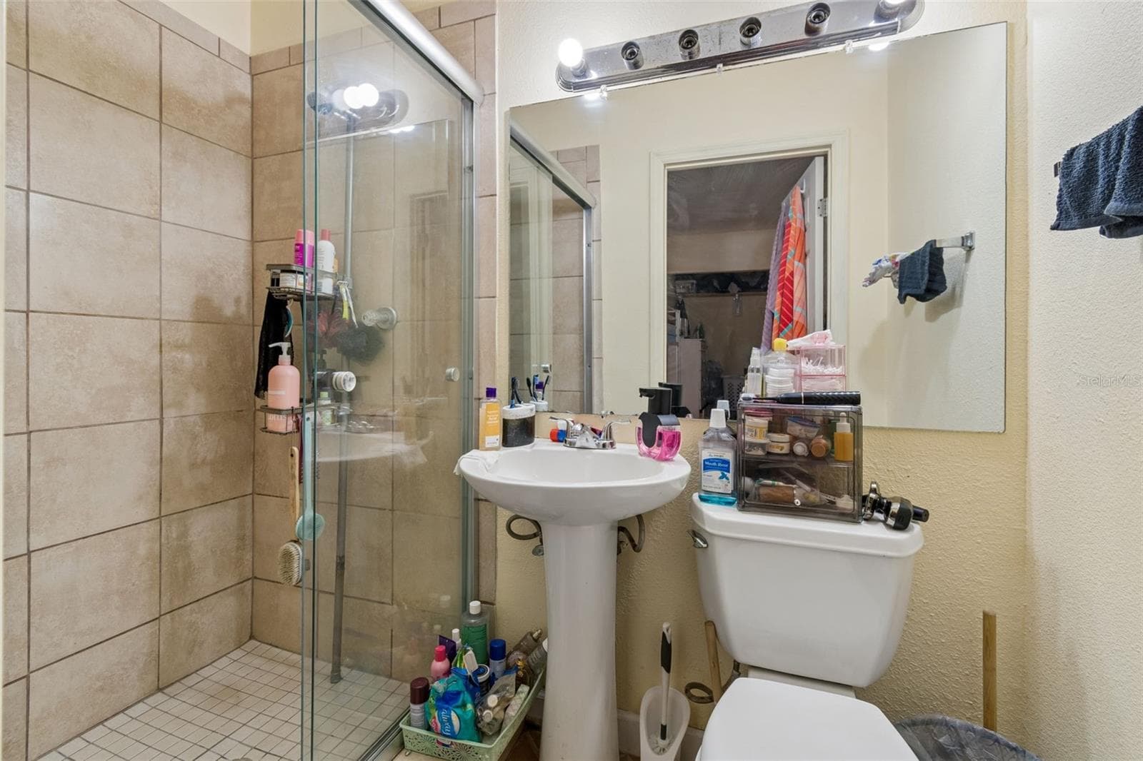 in law suite bathroom - 1426 JUBAL DR, ORLANDO
