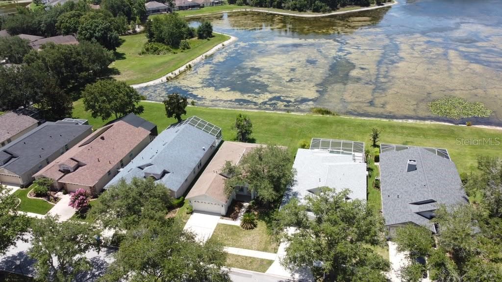 Single Family Residence at 18014 ARBOR CREST DR, TAMPA, photo 3 of 43