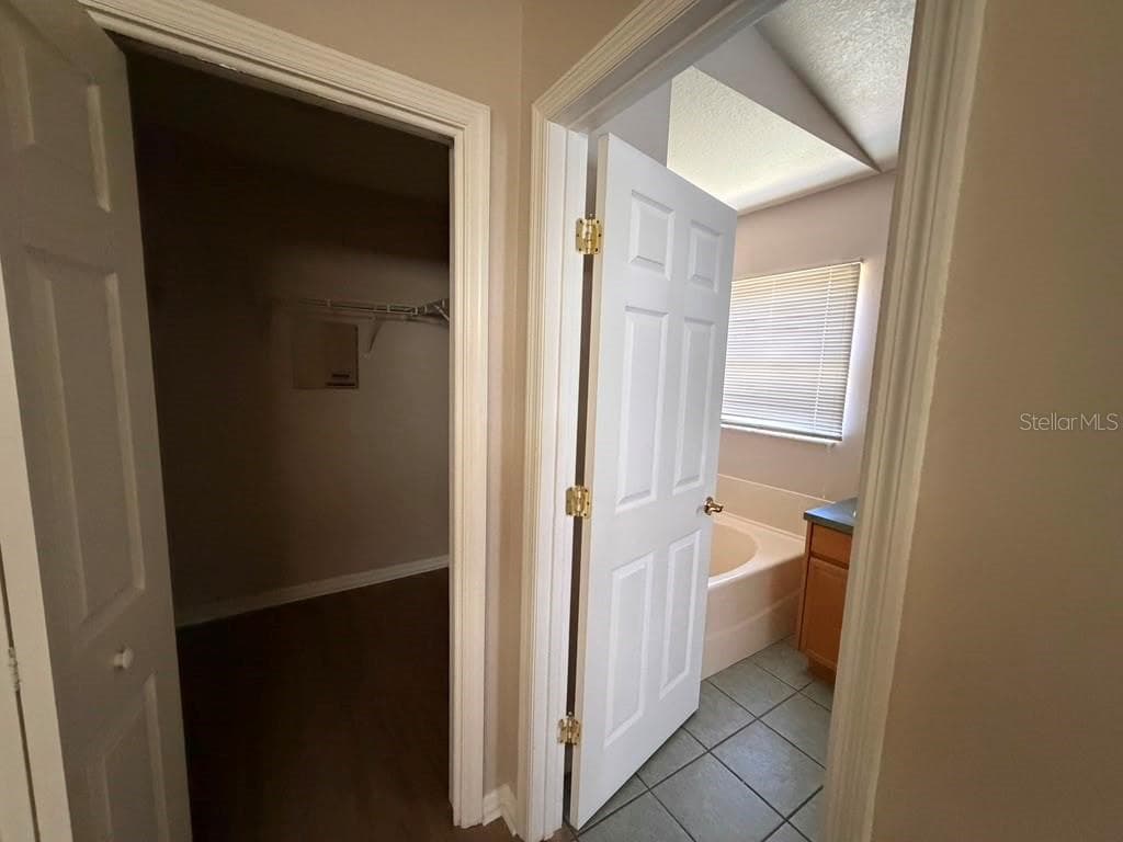 Single Family Residence at 18014 ARBOR CREST DR, TAMPA, photo 19 of 43