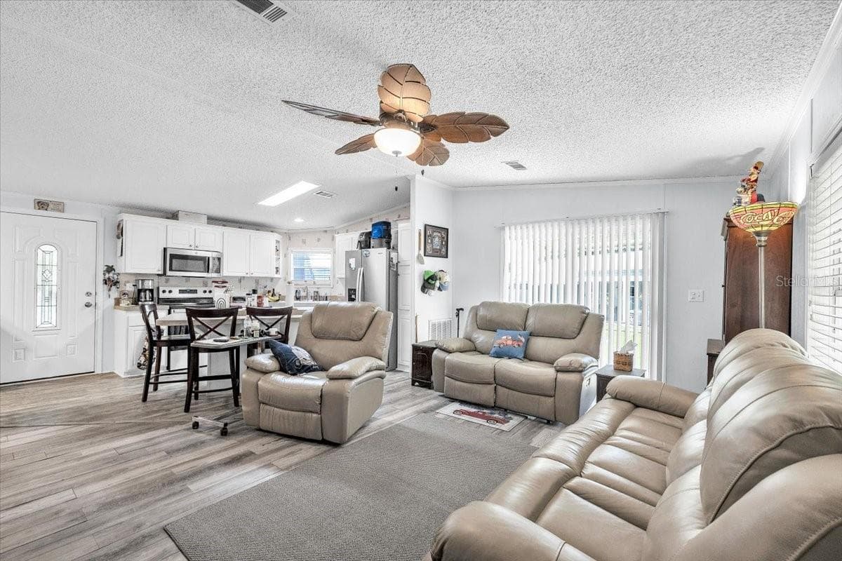 Manufactured Home at 6801 BERNADEAN BLVD, PUNTA GORDA, photo 5 of 42