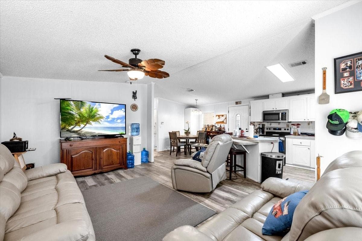 Manufactured Home at 6801 BERNADEAN BLVD, PUNTA GORDA, photo 6 of 42
