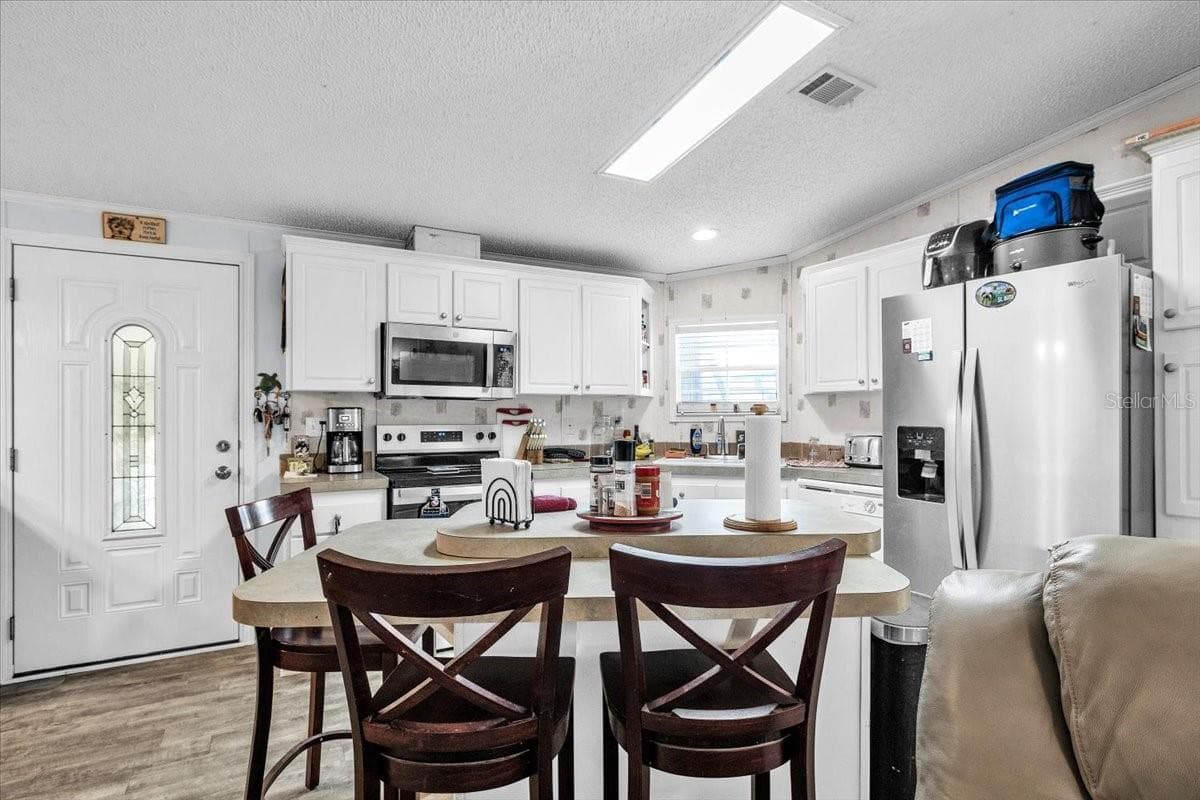 Manufactured Home at 6801 BERNADEAN BLVD, PUNTA GORDA, photo 7 of 42