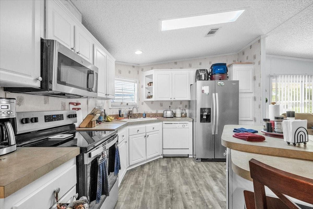 Manufactured Home at 6801 BERNADEAN BLVD, PUNTA GORDA, photo 8 of 42