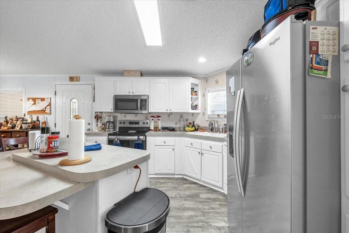 Manufactured Home at 6801 BERNADEAN BLVD, PUNTA GORDA, photo 9 of 42
