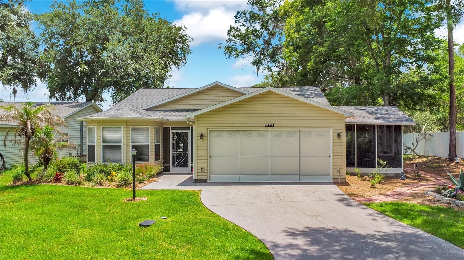 Single Family Residence at 32222 SUMMERTREE CIR, LEESBURG, photo 4 of 55