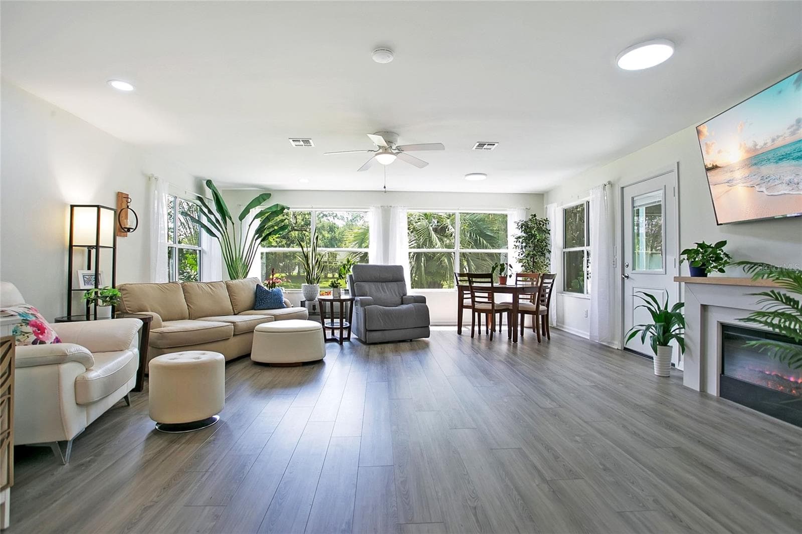 Single Family Residence at 32222 SUMMERTREE CIR, LEESBURG, photo 14 of 55