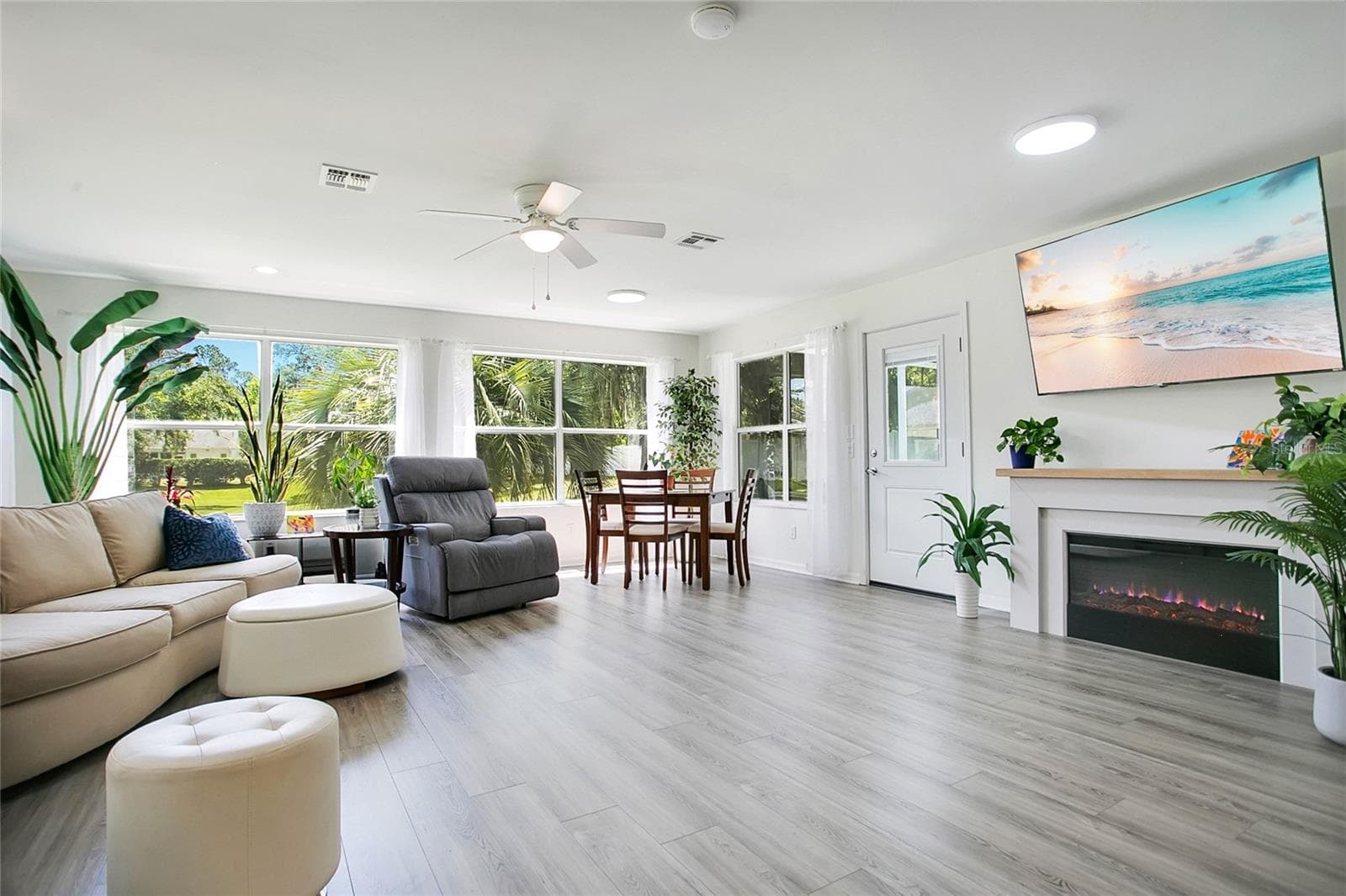 Single Family Residence at 32222 SUMMERTREE CIR, LEESBURG, photo 15 of 55