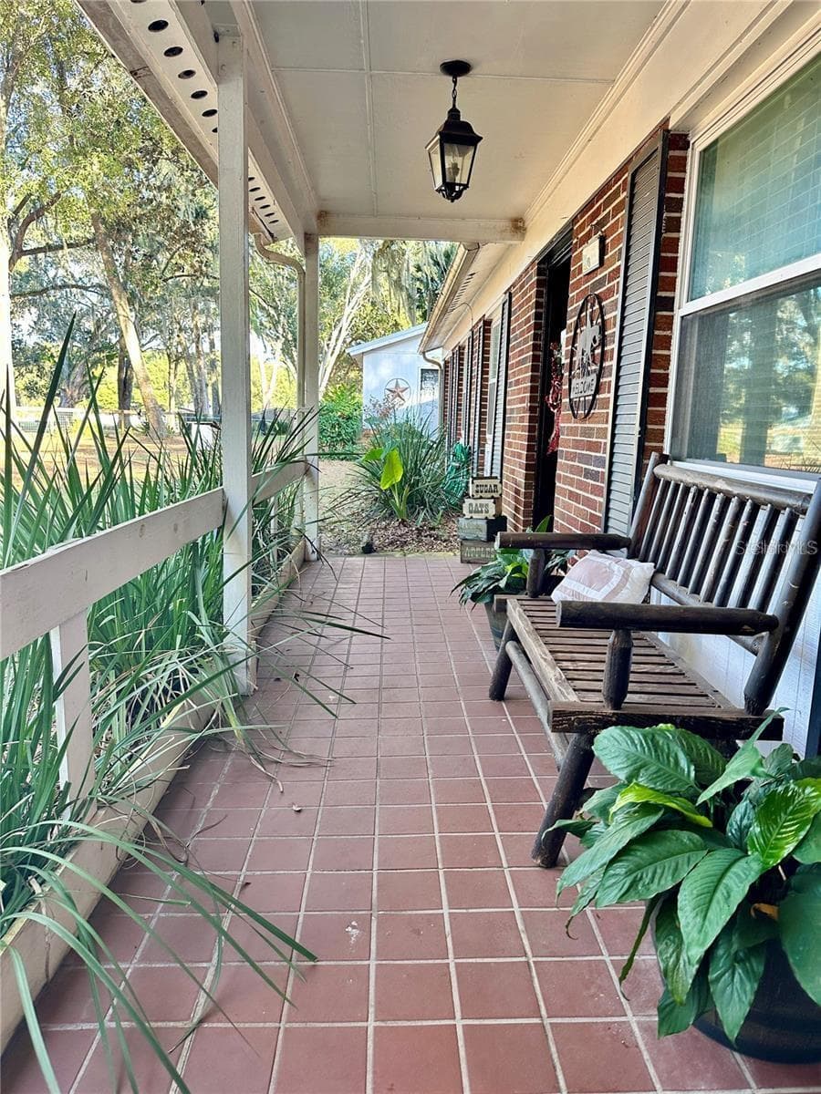 Front patio - 13565 NE 38TH AVE, ANTHONY