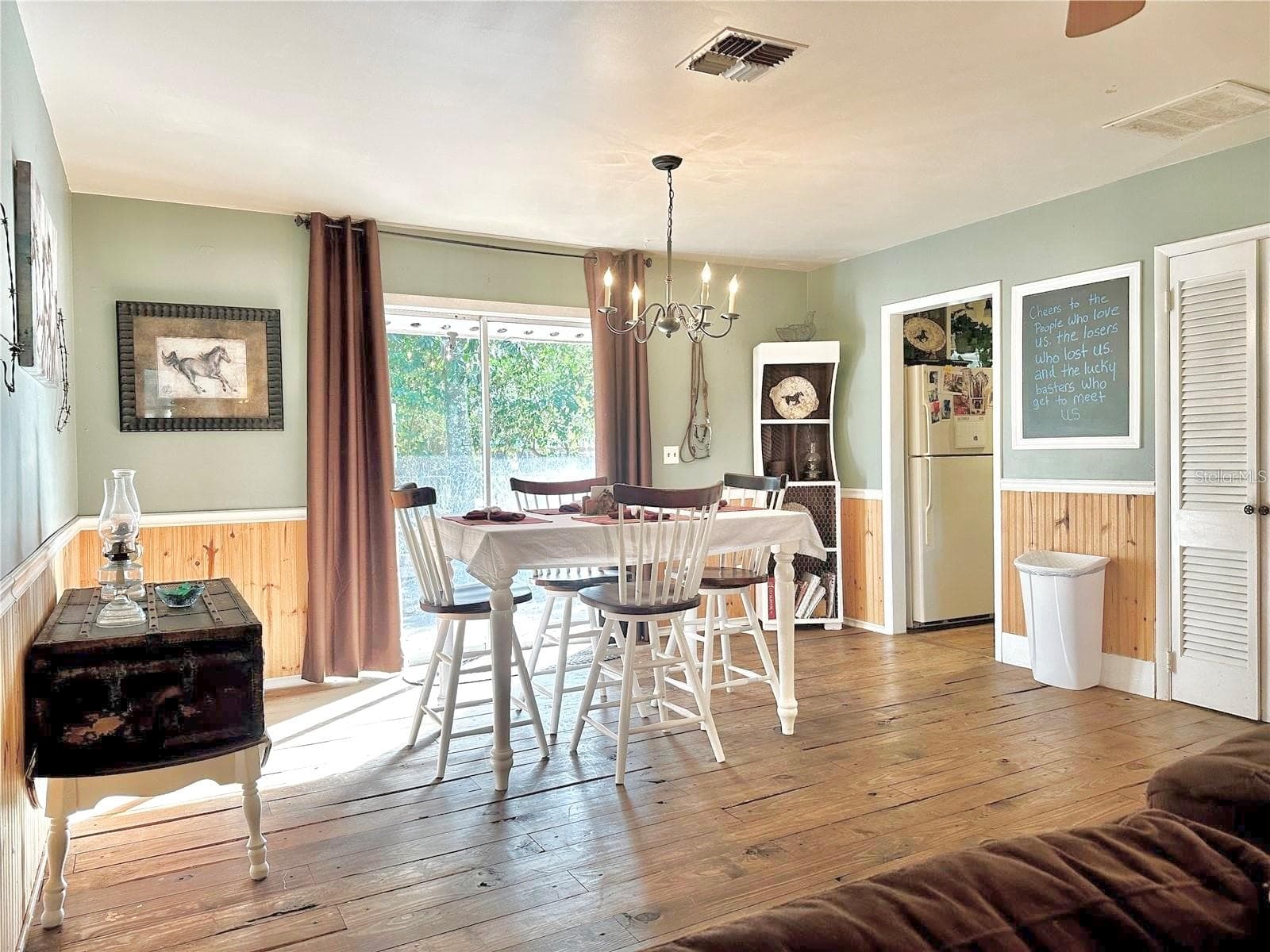 Dining - 13565 NE 38TH AVE, ANTHONY