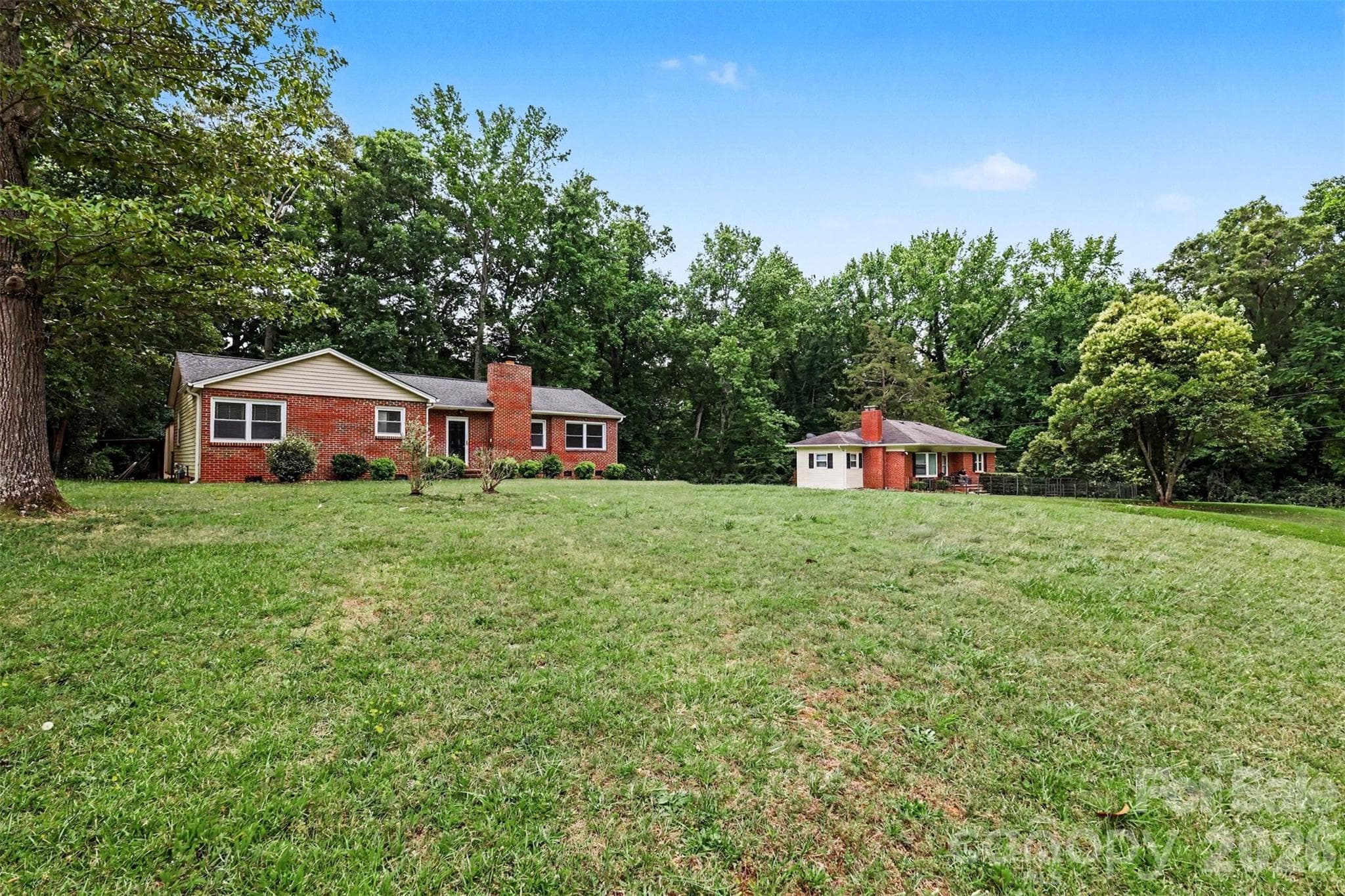 Single Family Residence at 217 Oakwood Avenue, York, photo 3 of 47