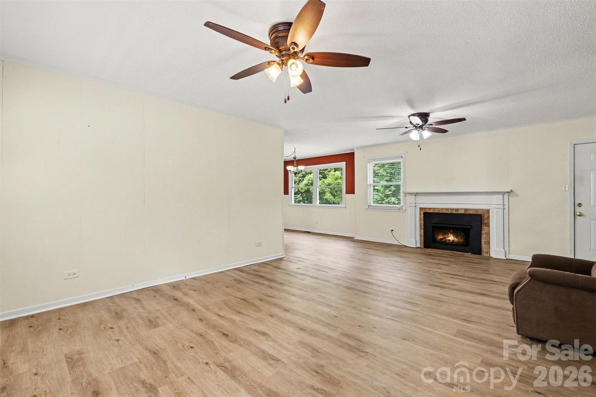 Single Family Residence at 217 Oakwood Avenue, York, photo 4 of 47