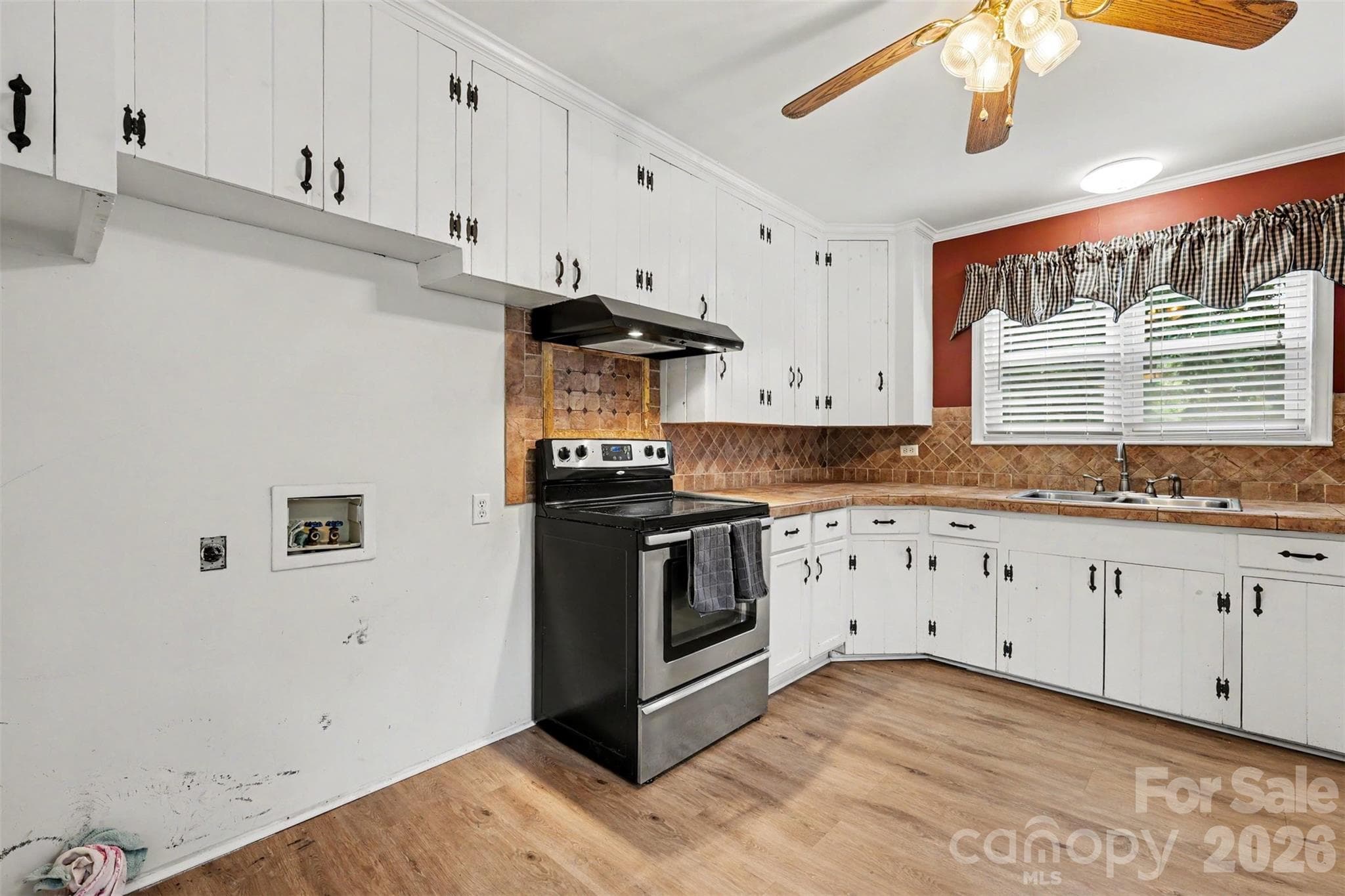 Single Family Residence at 217 Oakwood Avenue, York, photo 15 of 47