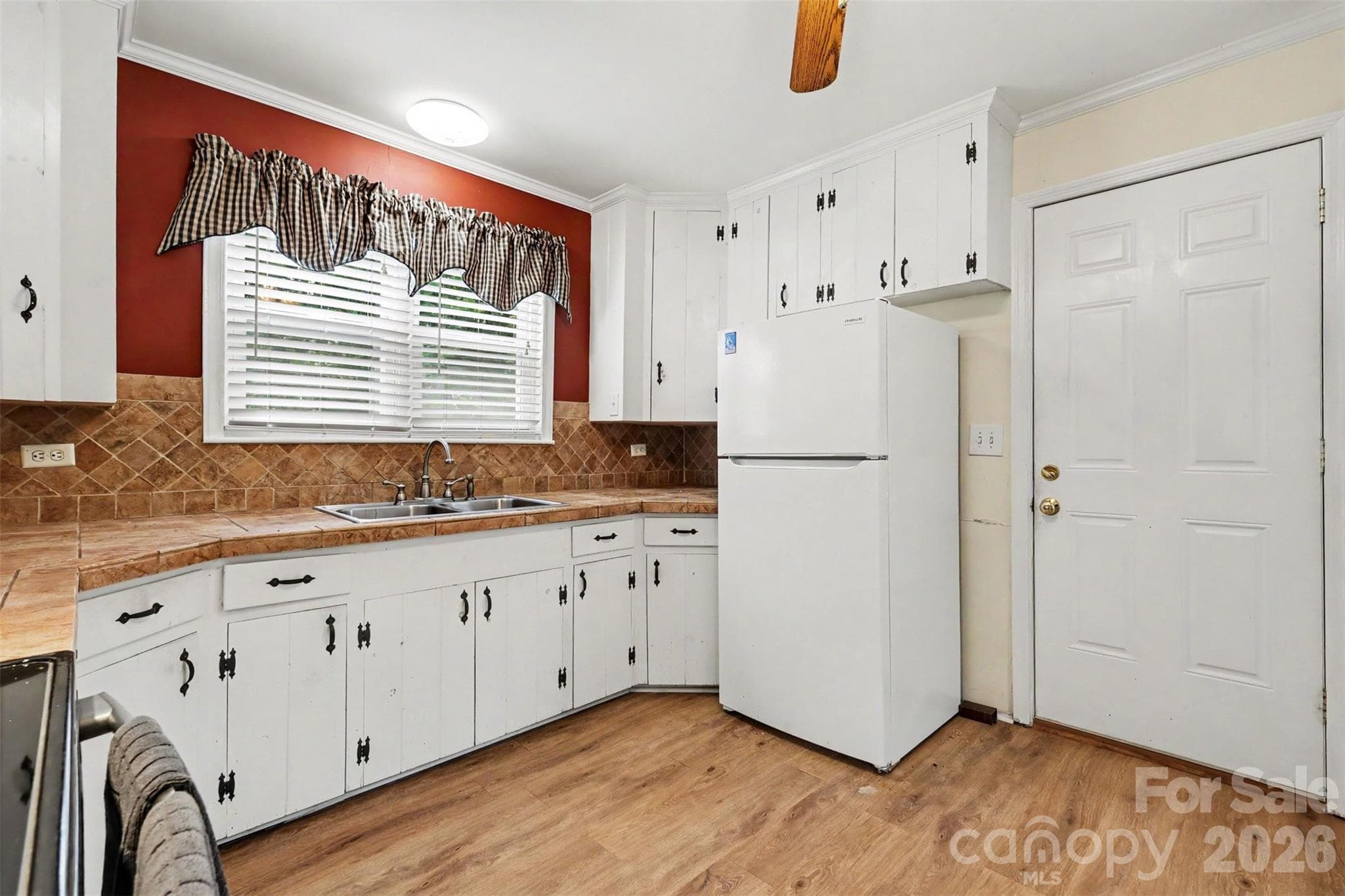 Single Family Residence at 217 Oakwood Avenue, York, photo 18 of 47