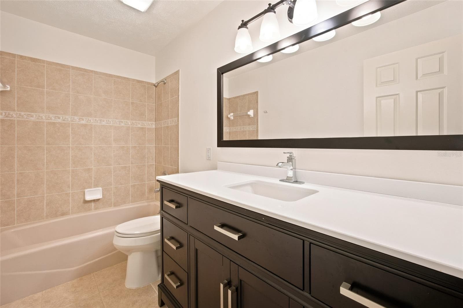 2nd floor bath - 3220 SE 21ST AVE, OCALA