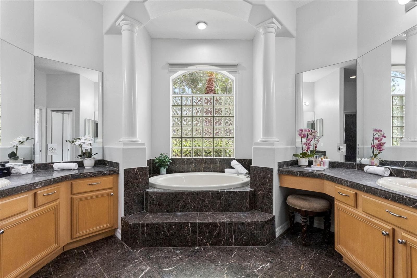 Primary ensuite bathroom with separate tub, shower, dual sinks - 8380 GOLDEN PRAIRIE DR, TAMPA